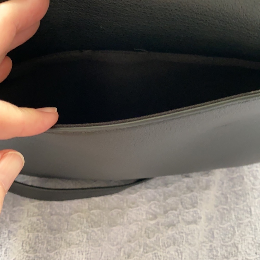 Old Navy Black shoulder strap purse - Picture 4 of 5